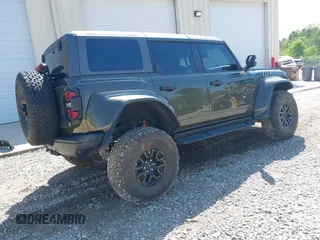 2024 Ford Bronco Raptor z VIN 1FMEE0RR4RLA01295, wystawiony jako IAAI lot #41971950 z przebiegiem 8 246 mil mil oraz . Historia ofert i sprzedaży dostępna na DreamBid. Obrazek 4.