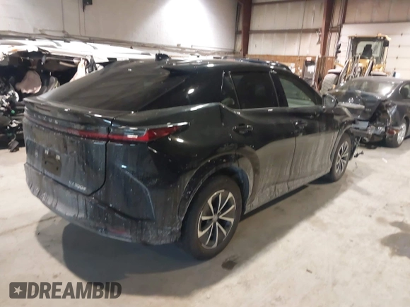 2024 Lexus RZ 300e Premium z VIN JTJABABB4RA001496, wystawiony jako IAAI lot #41402646 z przebiegiem 4 819 mil mil oraz . Historia ofert i sprzedaży dostępna na DreamBid. Obrazek 4.
