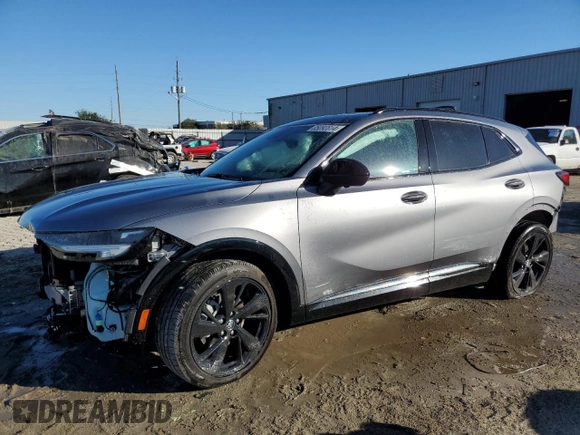 2022 Buick Envision Essence with VIN LRBFZPR4XND021791, listed as a Copart auction lot 85092814 with 27,214 mi miles and Salvage Title. Bid and sale history available at carsss.com. Image 1.
