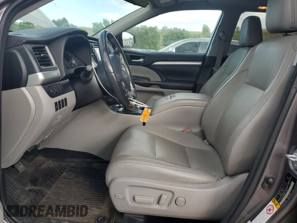 2018 Toyota Highlander SE with VIN 5TDJZRFH8JS538021, listed as a Copart auction lot 63496775 with 43,586 mi miles and Salvage title. Bid and sale history available at DreamBid. Image 7.