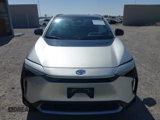 2023 Toyota bZ4X XLE z VIN JTMAAAAA6PA015170, wystawiony jako IAAI lot #42119233 z przebiegiem 64 284 mil mil oraz . Historia ofert i sprzedaży dostępna na DreamBid. Obrazek 12.