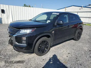 2023 Mitsubishi Outlander ES z VIN JA4ARUAU6PU000245, wystawiony jako Copart lot #56297065 z przebiegiem 34 145 mil mil oraz Szkody całkowita. Historia ofert i sprzedaży dostępna na DreamBid. Obrazek 1.