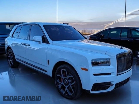 2022 Rolls-Royce Cullinan Black Badge z VIN SLATV8C02NU2121XX, wystawiony jako Copart lot #49549395 z przebiegiem 5 245 mil mil oraz Czysty tytuł • Clean title. Historia ofert i sprzedaży dostępna na DreamBid. Obrazek 1.