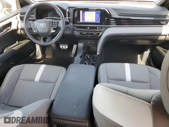 2025 Toyota Camry LE z VIN 4T1DAACK6SU062124, wystawiony jako Copart lot #54156185 z przebiegiem 16 210 mil mil oraz Szkoda całkowita • Salvage title. Historia ofert i sprzedaży dostępna na DreamBid. Obrazek 8.