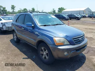 2007 Kia Sorento LX z VIN KNDJD736775665931, wystawiony jako IAAI lot #42471301 z przebiegiem 119 870 mil mil oraz . Historia ofert i sprzedaży dostępna na DreamBid. Obrazek 1.