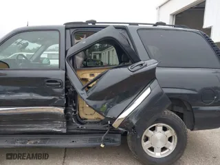 2005 GMC Yukon SLT with VIN 1GKEC13T15J221363, listed as a IAAI auction lot 41388170 with 233,577 mi miles. Bid and sale history available at carsss.com. Image 6.