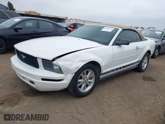 2007 Ford Mustang Deluxe z VIN 1ZVFT84N575265691, wystawiony jako IAAI lot #42385616 z przebiegiem 119 055 mil mil oraz . Historia ofert i sprzedaży dostępna na DreamBid. Obrazek 2.