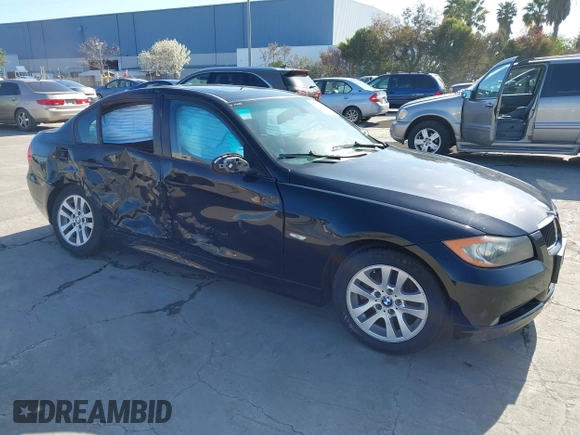 2006 BMW 3 Series 325i with VIN WBAVB17546NK38630, listed as a IAAI auction lot 41819268 with 132,462 mi miles. Bid and sale history available at carsss.com. Image 1.