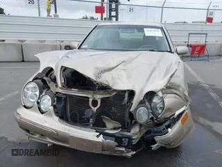2001 Mercedes-Benz E 320 z VIN WDBJF65J71B245423, wystawiony jako IAAI lot #42117041 z przebiegiem 143 885 mil mil oraz . Historia ofert i sprzedaży dostępna na DreamBid. Obrazek 6.