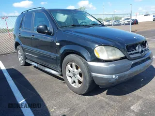 2001 Mercedes-Benz M 320/430/500 z VIN 4JGAB72E41A253572, wystawiony jako IAAI lot #41965060 z przebiegiem Nie podano mil oraz . Historia ofert i sprzedaży dostępna na DreamBid. Obrazek 1.