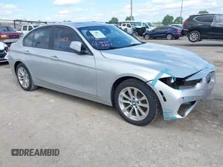 2016 BMW 3 Series 320i xDrive z VIN WBA8E5G52GNU20629, wystawiony jako IAAI lot #42256629 z przebiegiem 50 281 mil mil oraz . Historia ofert i sprzedaży dostępna na DreamBid. Obrazek 1.