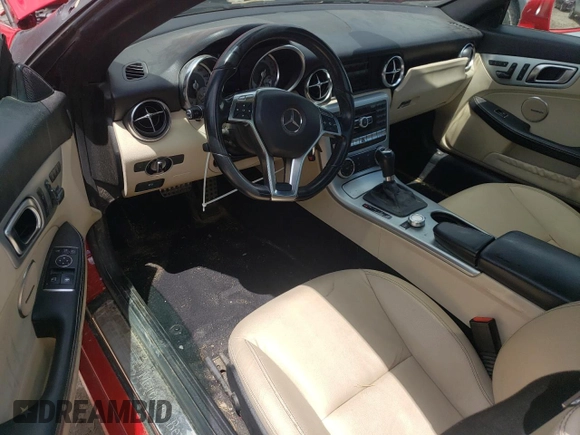 2015 Mercedes-Benz SLK 250 с VIN WDDPK4HA2FF097422, выставлен на аукционе Copart как лот 53867665 с пробегом 106 390 миль миль и Списание • Salvage title. История ставок и продаж доступна на DreamBid. Изображение 8.