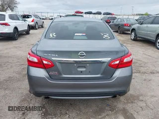 2017 Nissan Altima S z VIN 1N4AL3AP8HN364874, wystawiony jako IAAI lot #42124451 z przebiegiem 114 967 mil mil oraz . Historia ofert i sprzedaży dostępna na DreamBid. Obrazek 16.