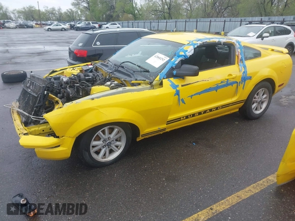 2005 Ford Mustang Deluxe with VIN 1ZVFT80N755214860, listed as a IAAI auction lot 42060292 with 138,177 mi miles. Bid and sale history available at carsss.com. Image 2.