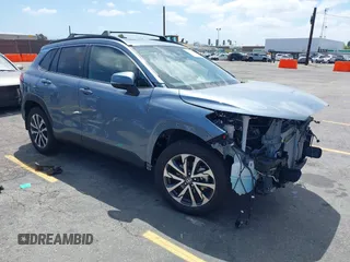 2024 Toyota Corolla Cross XLE с VIN 7MUDAAAG4RV112364, выставлен на аукционе IAAI как лот 42272971 с пробегом 2 764 миль миль и . История ставок и продаж доступна на DreamBid. Изображение 1.