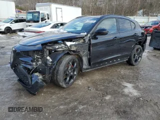 2022 Alfa Romeo Stelvio Ti with VIN ZASPAKBN2N7D49215, listed as a Copart auction lot 41387125 with 23,817 mi miles and Salvage Title. Bid and sale history available at carsss.com. Image 1.