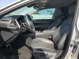 2022 Toyota Camry Hybrid XSE z VIN 4T1K31AK2NU571829, wystawiony jako Copart lot #52363675 z przebiegiem 52 918 mil mil oraz Szkoda całkowita • Salvage title. Historia ofert i sprzedaży dostępna na DreamBid. Obrazek 7.