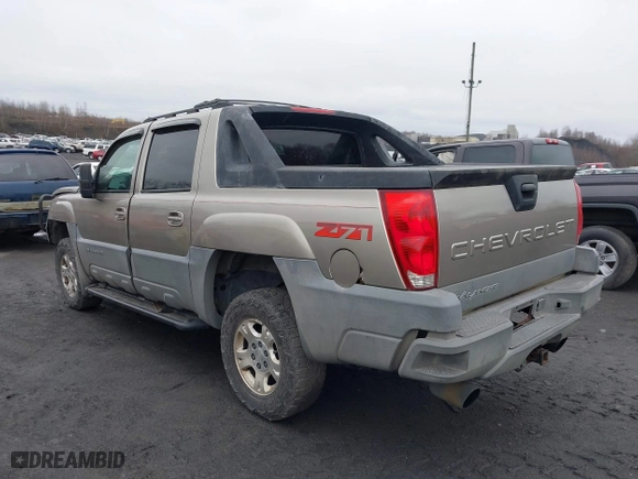 2002 Chevrolet Avalanche with VIN 3GNEK13T82G322323, listed as a IAAI auction lot 41725728 with 225,931 mi miles. Bid and sale history available at carsss.com. Image 3.