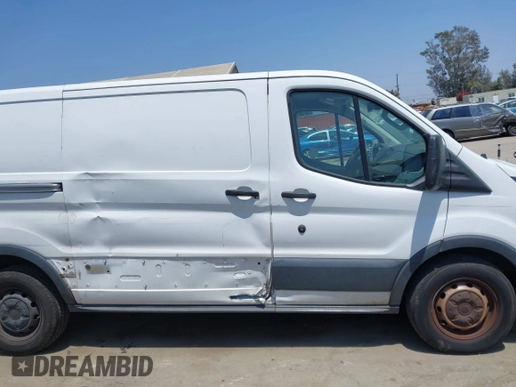 2018 Ford Transit z VIN 1FTYE1YM3JKA17396, wystawiony jako IAAI lot #42575062 z przebiegiem 68 063 mil mil oraz . Historia ofert i sprzedaży dostępna na DreamBid. Obrazek 13.
