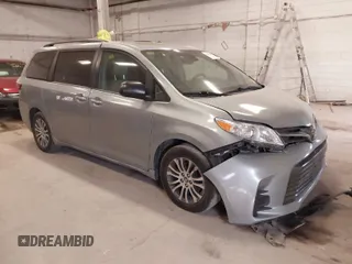 2018 Toyota Sienna XLE Auto Access Seat with VIN 5TDYZ3DC7JS916106, listed as a IAAI auction lot 42054782 with 274,474 mi miles. Bid and sale history available at carsss.com. Image 1.