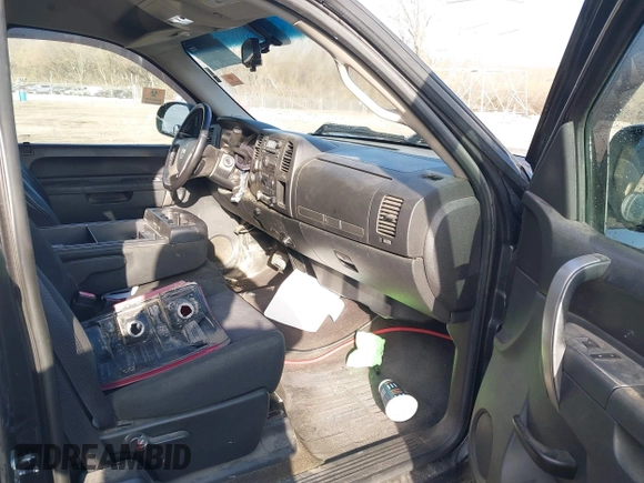 2011 Chevrolet Silverado 1500 LT with VIN 1GCRKSE38BZ341340, listed as a IAAI auction lot 41863840 with 116,670 mi miles and . Bid and sale history available at DreamBid. Image 5.