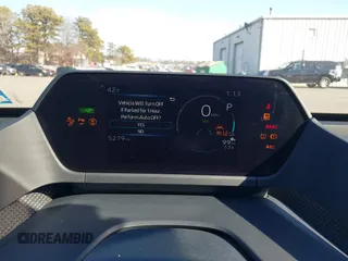 2024 Toyota bZ4X XLE z VIN JTMAAAAA3RA043494, wystawiony jako IAAI lot #41509723 z przebiegiem 5 279 mil mil oraz . Historia ofert i sprzedaży dostępna na DreamBid. Obrazek 7.