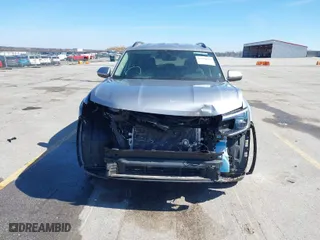 2024 Volkswagen Atlas 2.0T SE w/Technology with VIN 1V2HR2CA5RC569705, listed as a IAAI auction lot 41838594 with 27,519 mi miles. Bid and sale history available at carsss.com. Image 13.