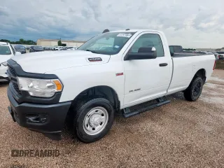 2021 Ram 2500 Tradesman z VIN 3C6MR4AJ6MG554142, wystawiony jako Copart lot #59038375 z przebiegiem 117 904 mil mil oraz Czysty tytuł • Clean title. Historia ofert i sprzedaży dostępna na DreamBid. Obrazek 1.