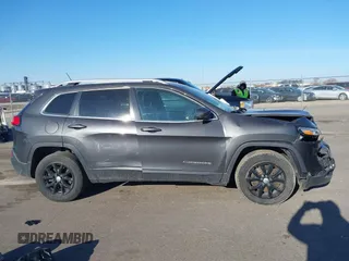 2016 Jeep Cherokee Latitude with VIN 1C4PJMCB8GW162224, listed as a IAAI auction lot 41847908 with 141,642 mi miles and . Bid and sale history available at carsss.com. Image 13.
