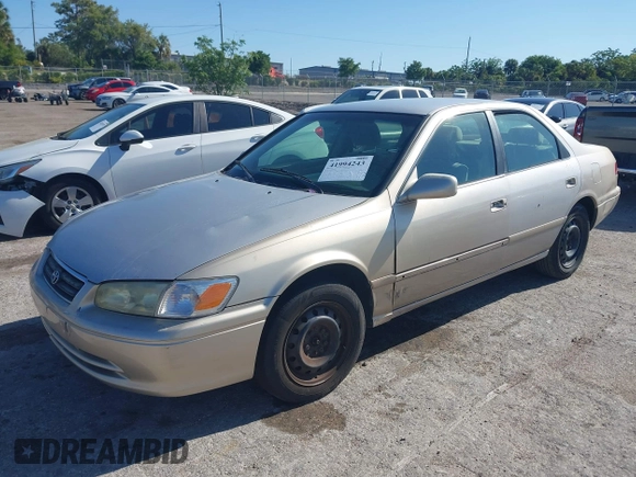 2001 Toyota Camry CE with VIN 4T1BG22K81U075419, listed as a IAAI auction lot 41994243 with 176,157 mi miles. Bid and sale history available at carsss.com. Image 2.
