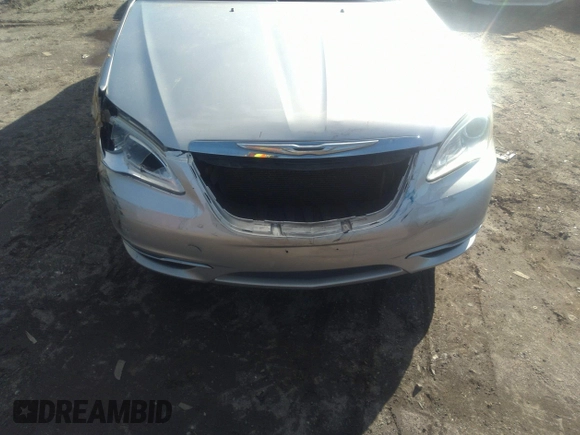 2011 Chrysler 200 Touring z VIN 1C3BC1FB0BN607153, wystawiony jako IAAI lot #38884887 z przebiegiem 153 027 mil mil oraz . Historia ofert i sprzedaży dostępna na DreamBid. Obrazek 13.