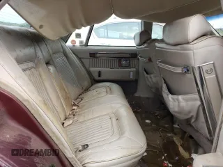1983 Cadillac Seville z VIN 1G6AS6983DE800569, wystawiony jako Copart lot #62057784 z przebiegiem 50 322 mil mil oraz Tytuł czysty. Historia ofert i sprzedaży dostępna na DreamBid. Obrazek 10.