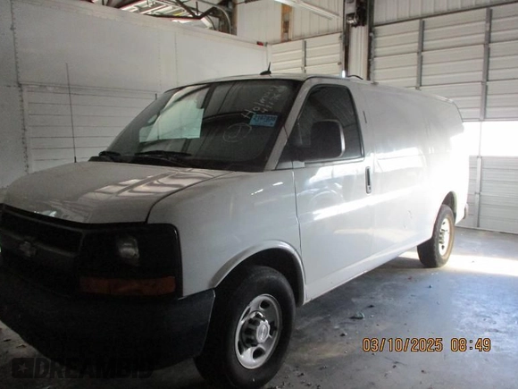 2015 Chevrolet Express Cargo Van with VIN 1GCWGFCF8F1154628, listed as a IAAI auction lot 42088327 with 133,764 mi miles. Bid and sale history available at carsss.com. Image 1.