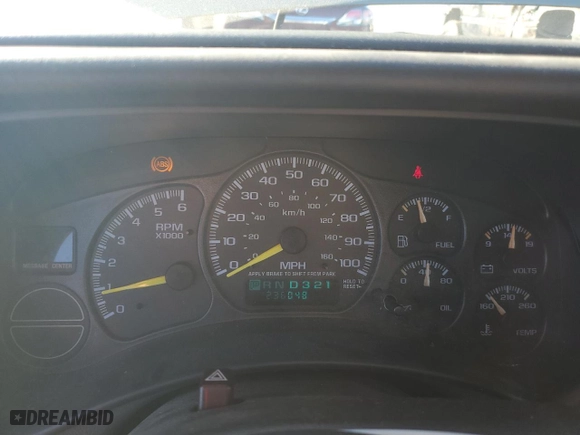 2000 Chevrolet Suburban LS with VIN 3GNEC16T3YG132821, listed as a Copart auction lot 87255784 with 236,048 mi miles and Clean Title. Bid and sale history available at carsss.com. Image 9.