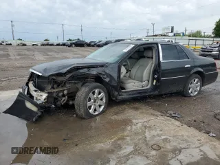 2007 Cadillac DTS V8 z VIN 1G6KD57Y27U179010, wystawiony jako Copart lot #54055605 z przebiegiem 137 326 mil mil oraz Szkody całkowita. Historia ofert i sprzedaży dostępna na DreamBid. Obrazek 1.