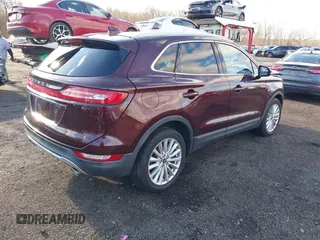 2019 Lincoln MKC Premiere with VIN 5LMCJ1D93KUL22578, listed as a IAAI auction lot 41185166 with 45,921 mi miles. Bid and sale history available at carsss.com. Image 4.