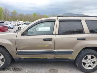 2005 Jeep Grand Cherokee Laredo with VIN 1J4GR48K35C510327, listed as a IAAI auction lot 42026081 with 260,377 mi miles. Bid and sale history available at carsss.com. Image 12.