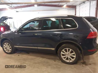 2014 Volkswagen Touareg Sport with VIN WVGEF9BP9ED008967, listed as a IAAI auction lot 41984409 with 193,859 mi miles and . Bid and sale history available at DreamBid. Image 14.