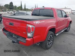 2020 Toyota Tacoma SR5 z VIN 3TMAZ5CN1LM139635, wystawiony jako IAAI lot #40994723 z przebiegiem 72 752 mil mil oraz . Historia ofert i sprzedaży dostępna na DreamBid. Obrazek 4.