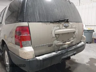 2005 Ford Expedition Special Service with VIN 1FMPU16535LA51506, listed as a IAAI auction lot 40939696 with 165,332 mi miles. Bid and sale history available at carsss.com. Image 6.