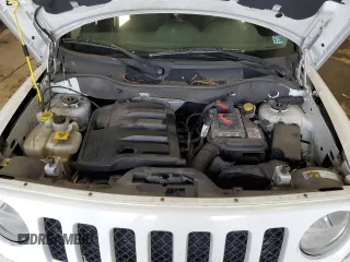 2016 Jeep Patriot Sport z VIN 1C4NJRBB1GD557377, wystawiony jako Copart lot #50814255 z przebiegiem 164 647 mil mil oraz Czysty tytuł • Clean title. Historia ofert i sprzedaży dostępna na DreamBid. Obrazek 12.