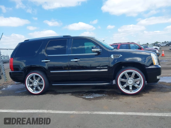 2010 Cadillac Escalade Luxury с VIN 1GYUCBEFXAR214311, выставлен на аукционе IAAI как лот 42140390 с пробегом 143 200 миль миль и . История ставок и продаж доступна на DreamBid. Изображение 13.