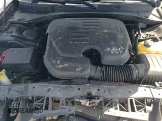 2019 Dodge Charger GT z VIN 2C3CDXHG5KH671016, wystawiony jako Copart lot #84523375 z przebiegiem 131 766 mil mil oraz Czysty tytuł • Clean title. Historia ofert i sprzedaży dostępna na DreamBid. Obrazek 13.