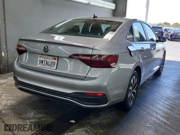 2024 Volkswagen Jetta S with VIN 3VW5M7BU6RM073190, listed as a IAAI auction lot 42844463 with 33,096 mi miles and . Bid and sale history available at DreamBid. Image 4.