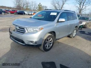 2011 Toyota Highlander with VIN 5TDZK3EH0BS036935, listed as a IAAI auction lot 41527060 with 277,595 mi miles. Bid and sale history available at carsss.com. Image 17.