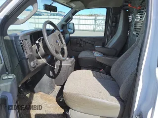 2018 GMC Savana Cargo Van with VIN 1GTW7AFG0J1165073, listed as a Copart auction lot 48302825 with 0 mi miles and Clean Title. Bid and sale history available at carsss.com. Image 5.