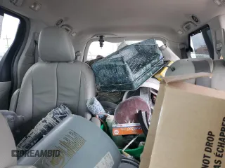 2012 Toyota Sienna XLE AAS z VIN 5TDYK3DC0CS271810, wystawiony jako Copart lot #62958104 z przebiegiem 346 760 mil mil oraz Szkoda całkowita • Salvage title. Historia ofert i sprzedaży dostępna na DreamBid. Obrazek 10.