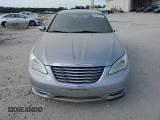 2014 Chrysler 200 Touring z VIN 1C3CCBBB0EN177211, wystawiony jako Copart lot #63526614 z przebiegiem 131 915 mil mil oraz Szkody całkowita. Historia ofert i sprzedaży dostępna na DreamBid. Obrazek 5.