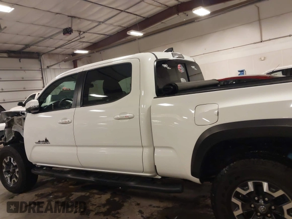 2021 Toyota Tacoma 4WD SR5 with VIN 3TMDZ5BN6MM113743, listed as a IAAI auction lot 41413775 with 24,735 mi miles. Bid and sale history available at carsss.com. Image 15.