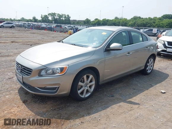 2016 Volvo S60 T5 Premier z VIN YV1612TK4G1394049, wystawiony jako IAAI lot #42491627 z przebiegiem 80 954 mil mil oraz . Historia ofert i sprzedaży dostępna na DreamBid. Obrazek 17.